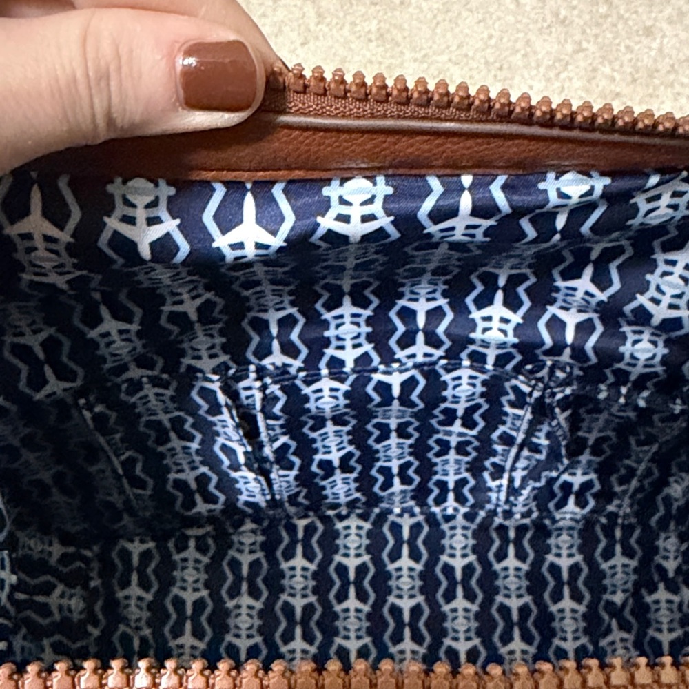 Southern Living Travel Bag - Picture 3 of 6